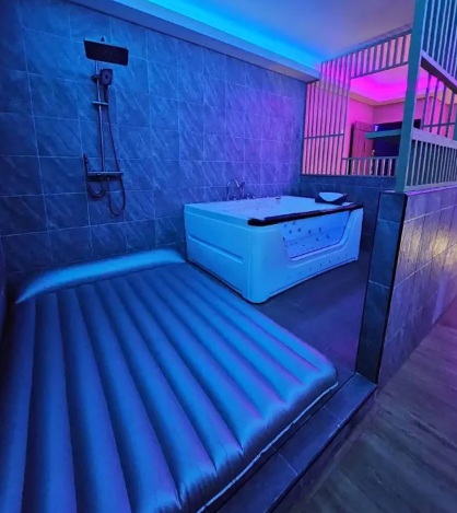 69 Nuru Jacuzzi VIP suite