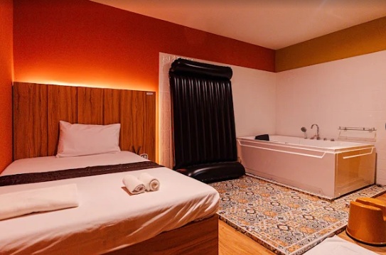 Barbie18 VIP Jacuzzi Room