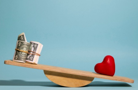 Love versus money in Thai dating relationships