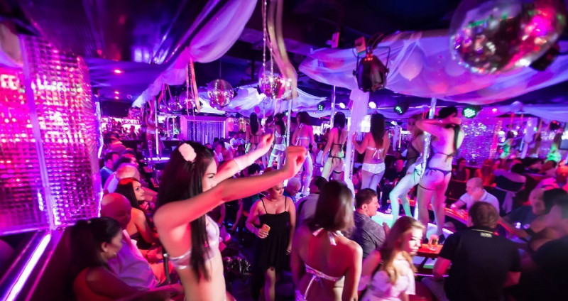 Pattaya gogo bar party atmosphere