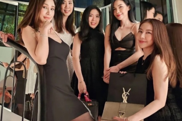 Thai women in Bangkok - meeting and dating guide